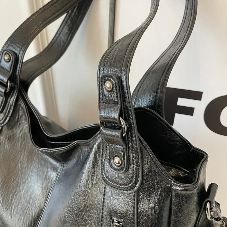 Dakota Dámska crossbody taška – Elegantná kožená taška s nastaviteľným popruhom a priestranným dizajnom