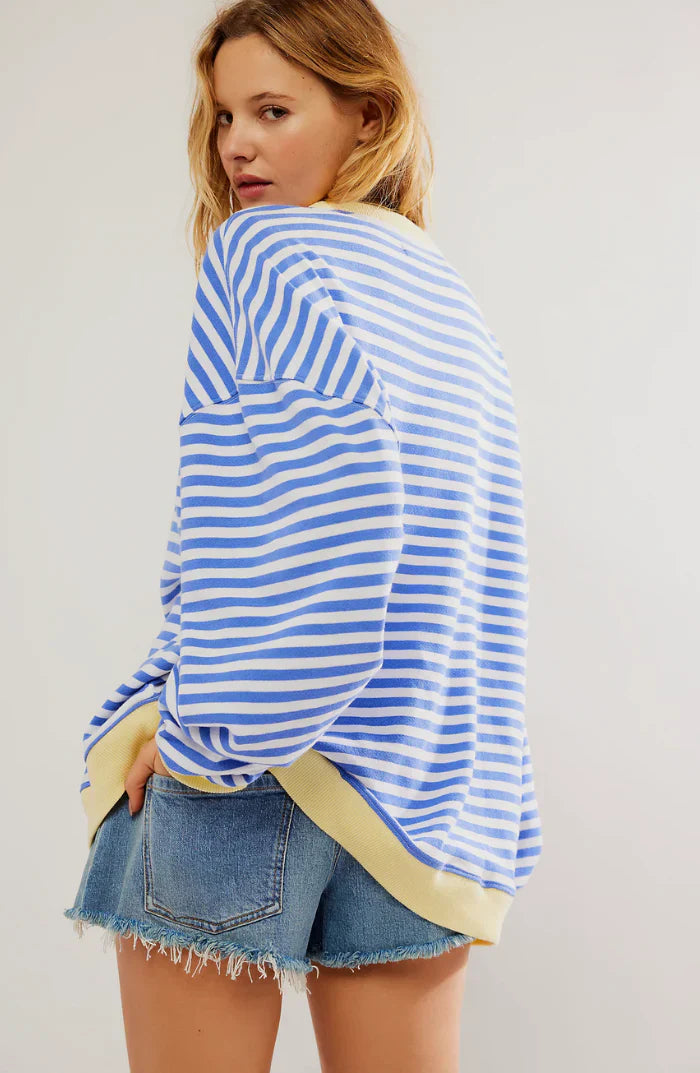 Mila Sweat Oversize – Udobna majica s klasičnim prugama i kontrastnim detaljima