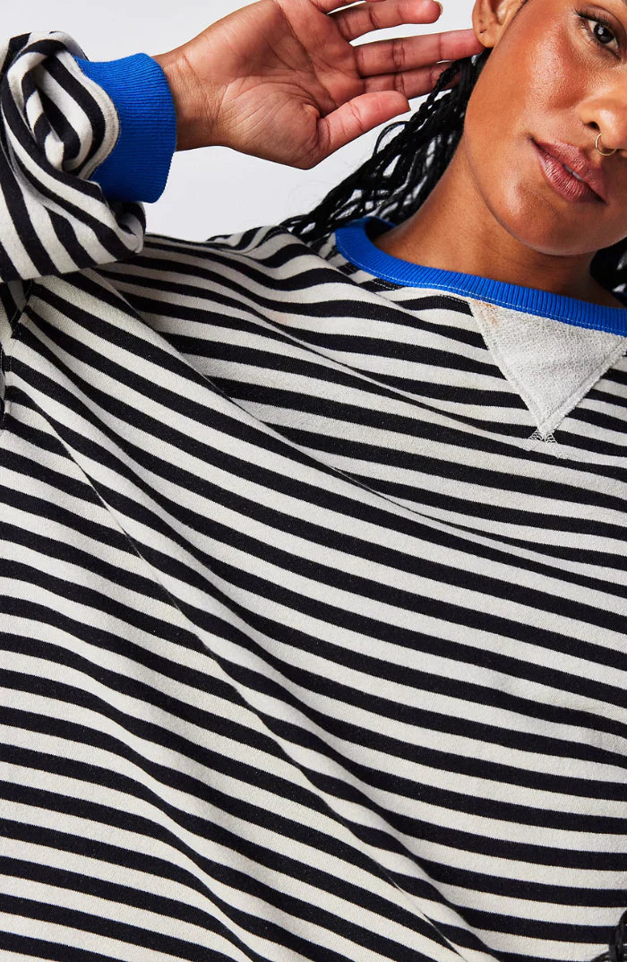 Felpa oversize Mila – Felpa comoda con righe classiche e dettagli a contrasto