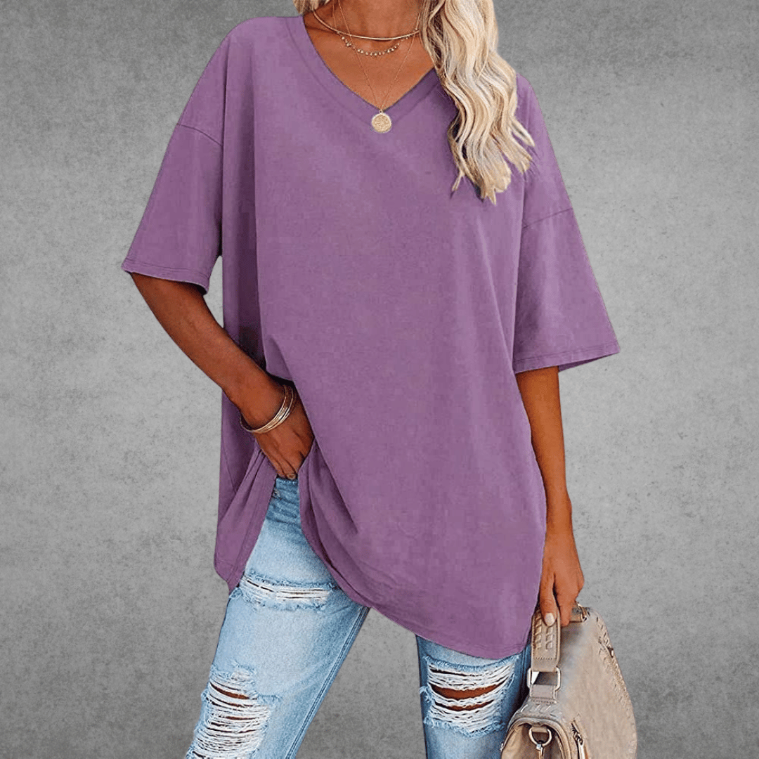 Design a comfort di t-shirt oversize ninon con un collare V & Fabric leggero e traspirante