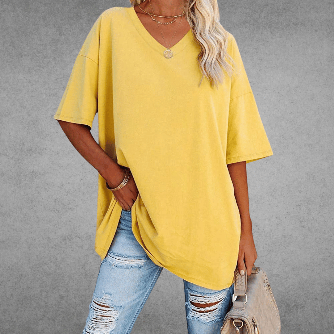 Design a comfort di t-shirt oversize ninon con un collare V & Fabric leggero e traspirante