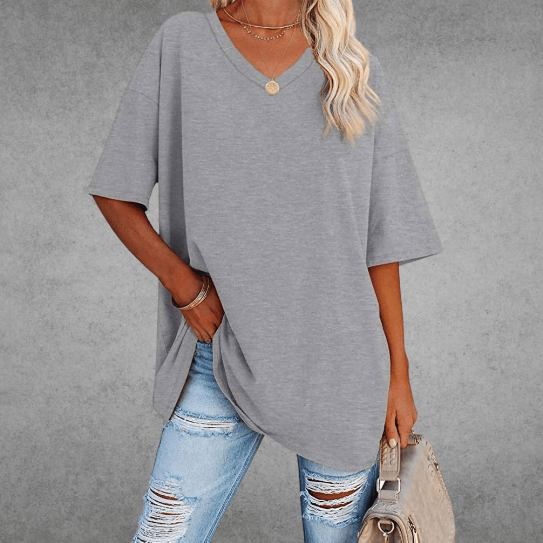 Design a comfort di t-shirt oversize ninon con un collare V & Fabric leggero e traspirante