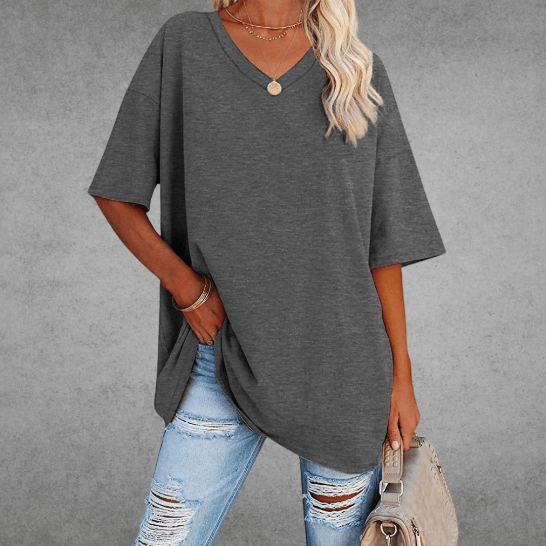 Design a comfort di t-shirt oversize ninon con un collare V & Fabric leggero e traspirante