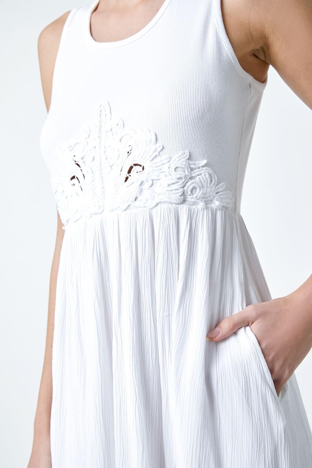 Vestido Midi Claire para Mulher – Vestido de Verão em Algodão com Renda, Gola Redonda, Elegante e Confortável