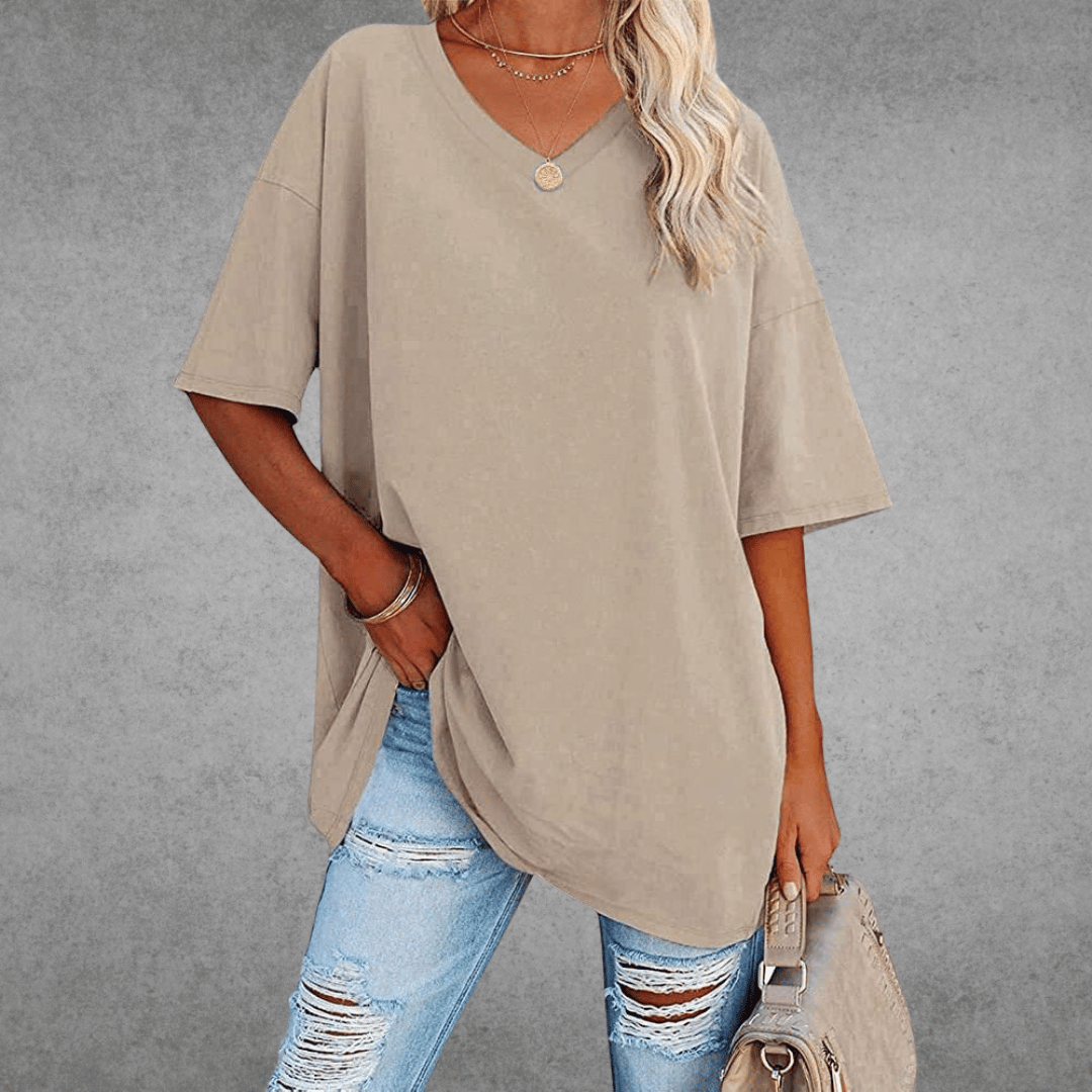 Design a comfort di t-shirt oversize ninon con un collare V & Fabric leggero e traspirante