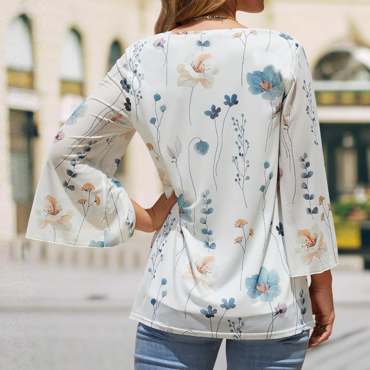 Sofia Bluse til Kvinder – Let Bluse med Blomstret Print, 3/4-Ærmer og V-Hals