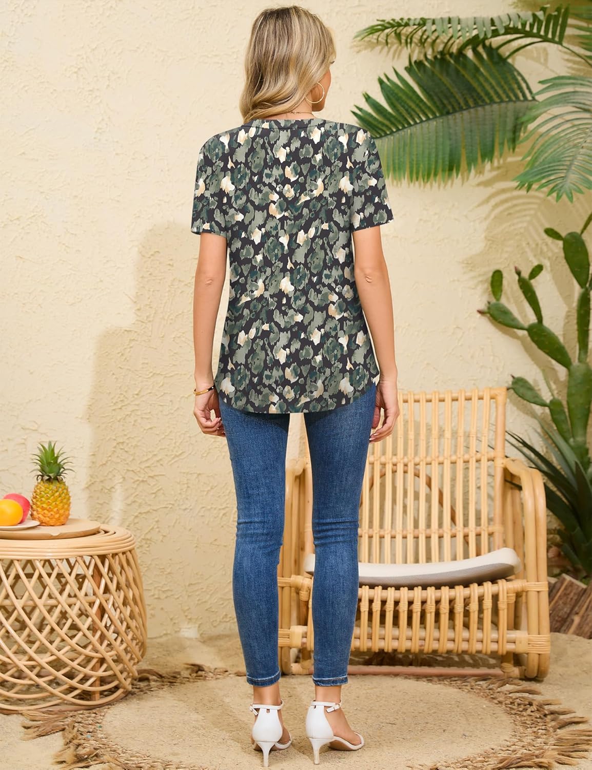 Élodie Damesblouse – Elegante Top met V-hals, Kant en Plissé
