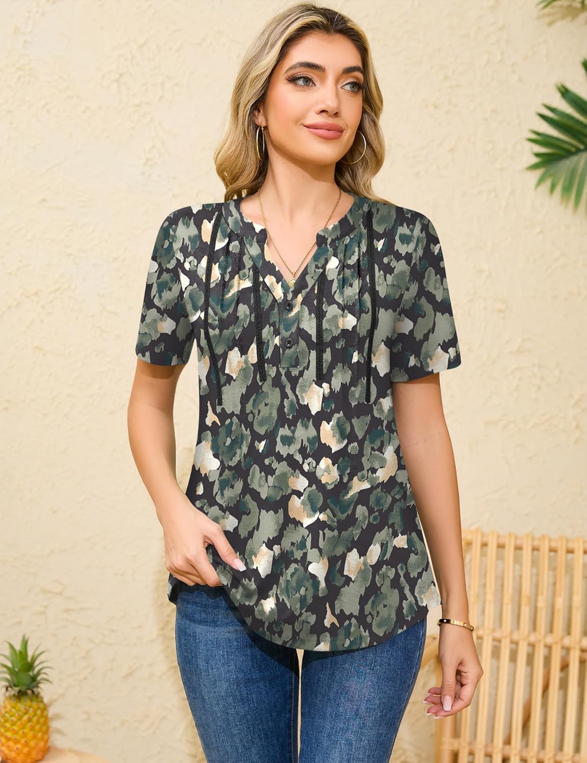 Élodie Damesblouse – Elegante Top met V-hals, Kant en Plissé