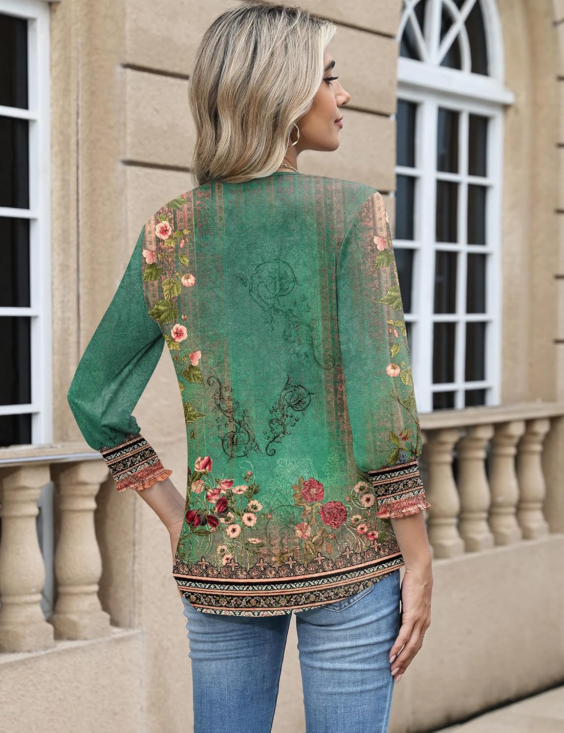 Camélia bluse til kvinder – elegant tunika med V-hals og 3/4-ærmer
