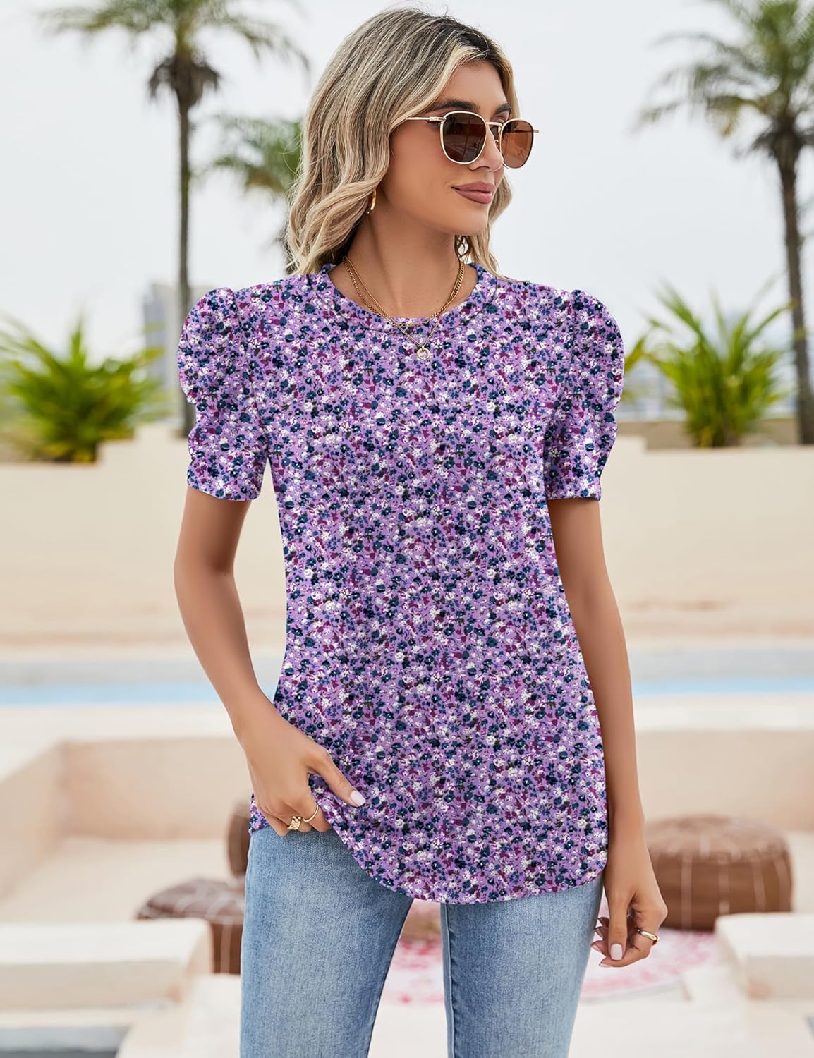 Lalaine damebluse i blonder – elegant T-shirt med pufærmer og rund hals