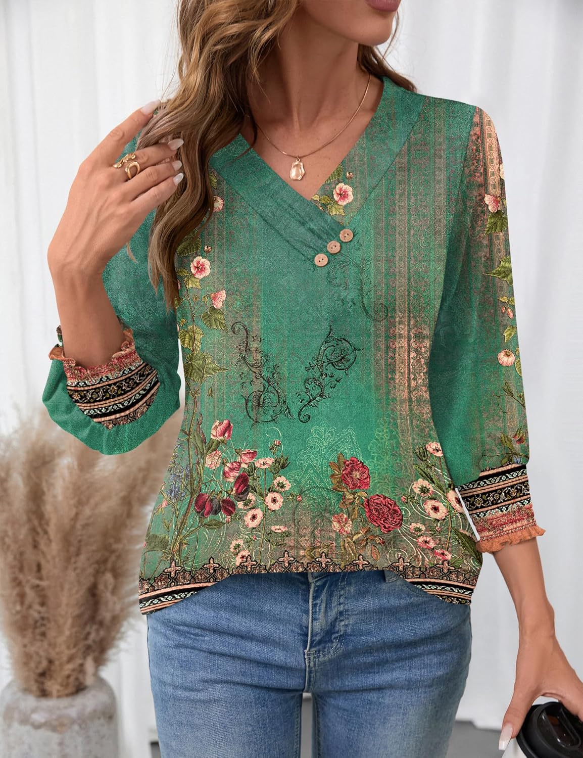Camélia bluse til kvinder – elegant tunika med V-hals og 3/4-ærmer