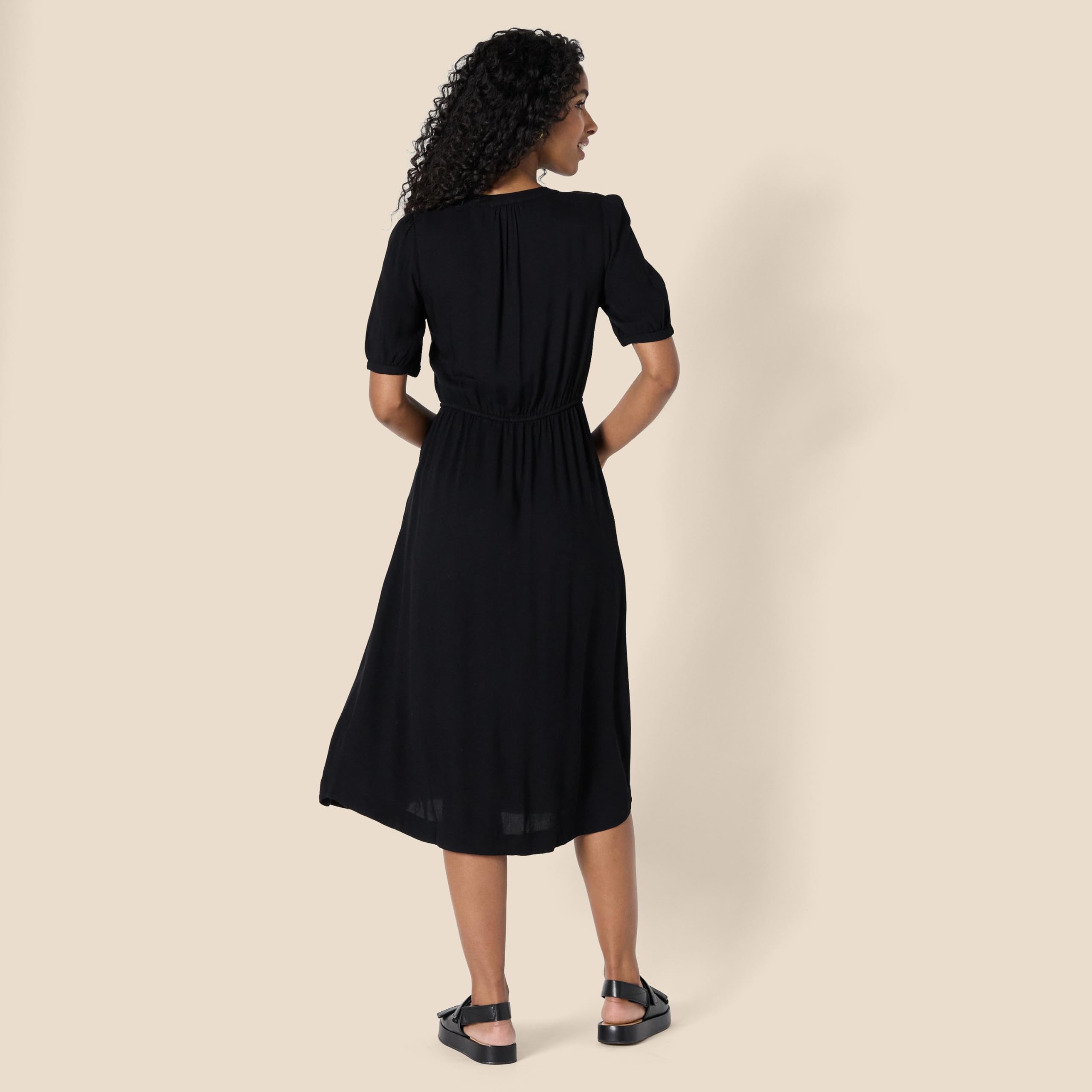 Vestido Krishna para Mulher – Corte A-Line Ajustado, Mangas Curtas e Saia Midi Evasê com Bolsos
