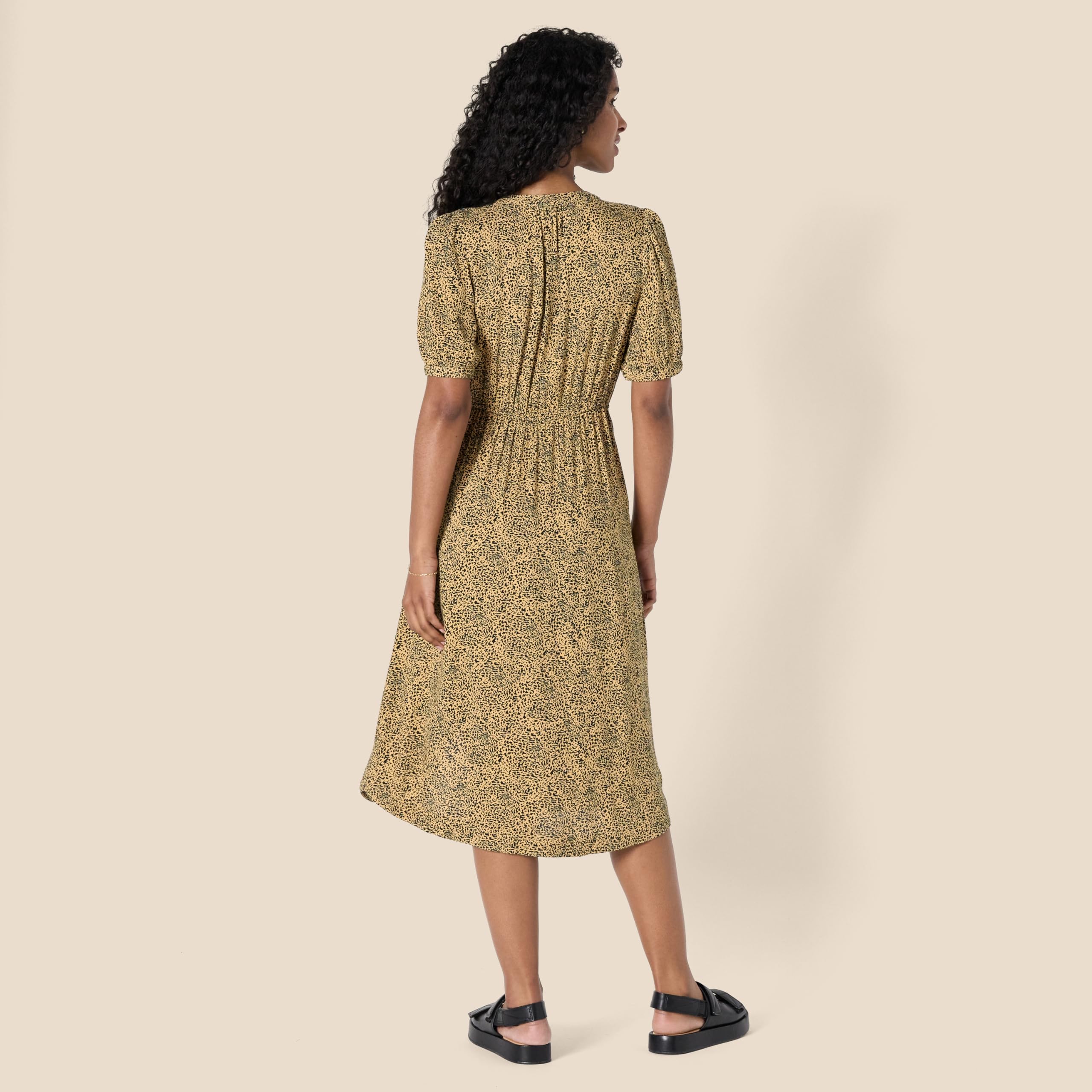 Vestido Krishna para Mulher – Corte A-Line Ajustado, Mangas Curtas e Saia Midi Evasê com Bolsos