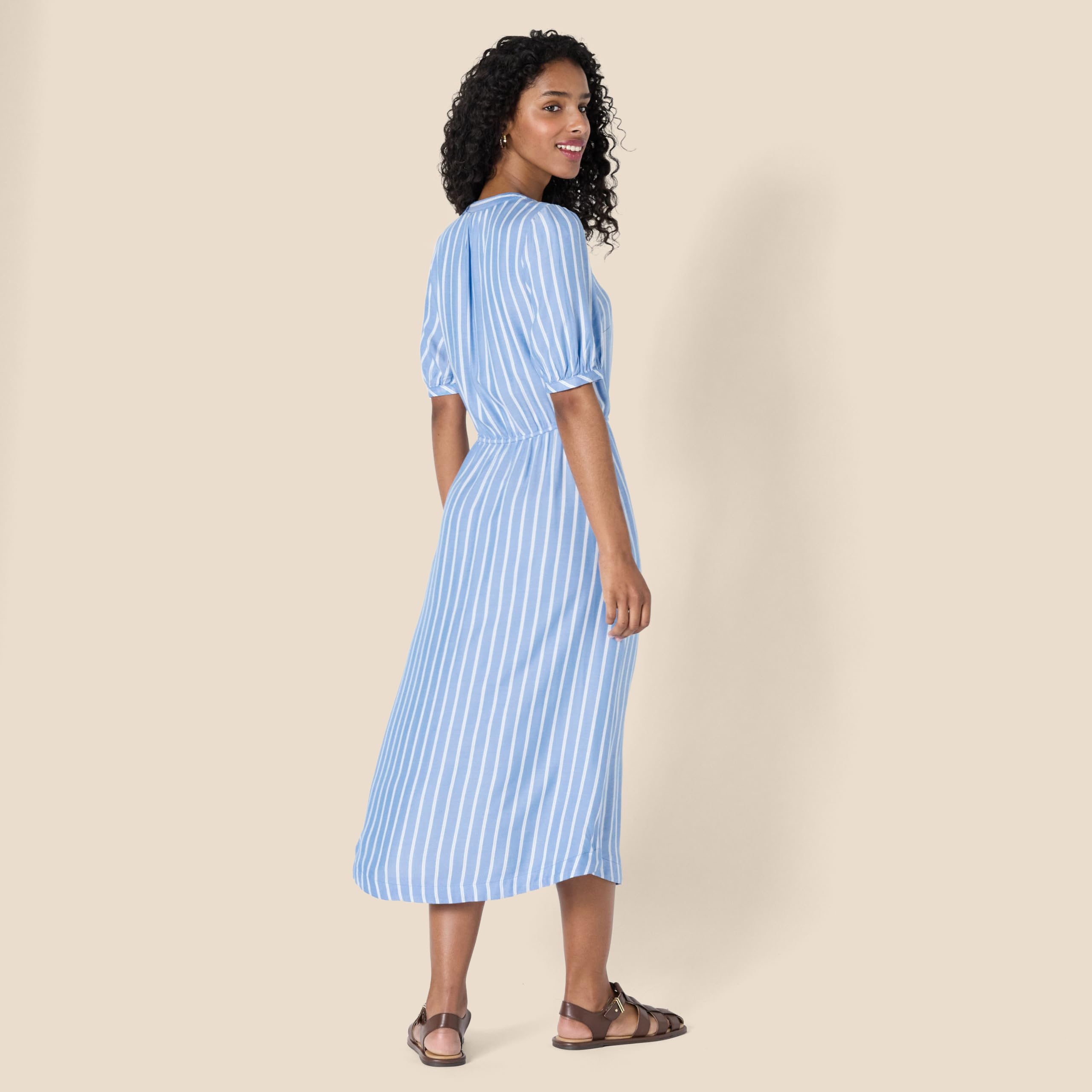 Vestido Krishna para Mulher – Corte A-Line Ajustado, Mangas Curtas e Saia Midi Evasê com Bolsos
