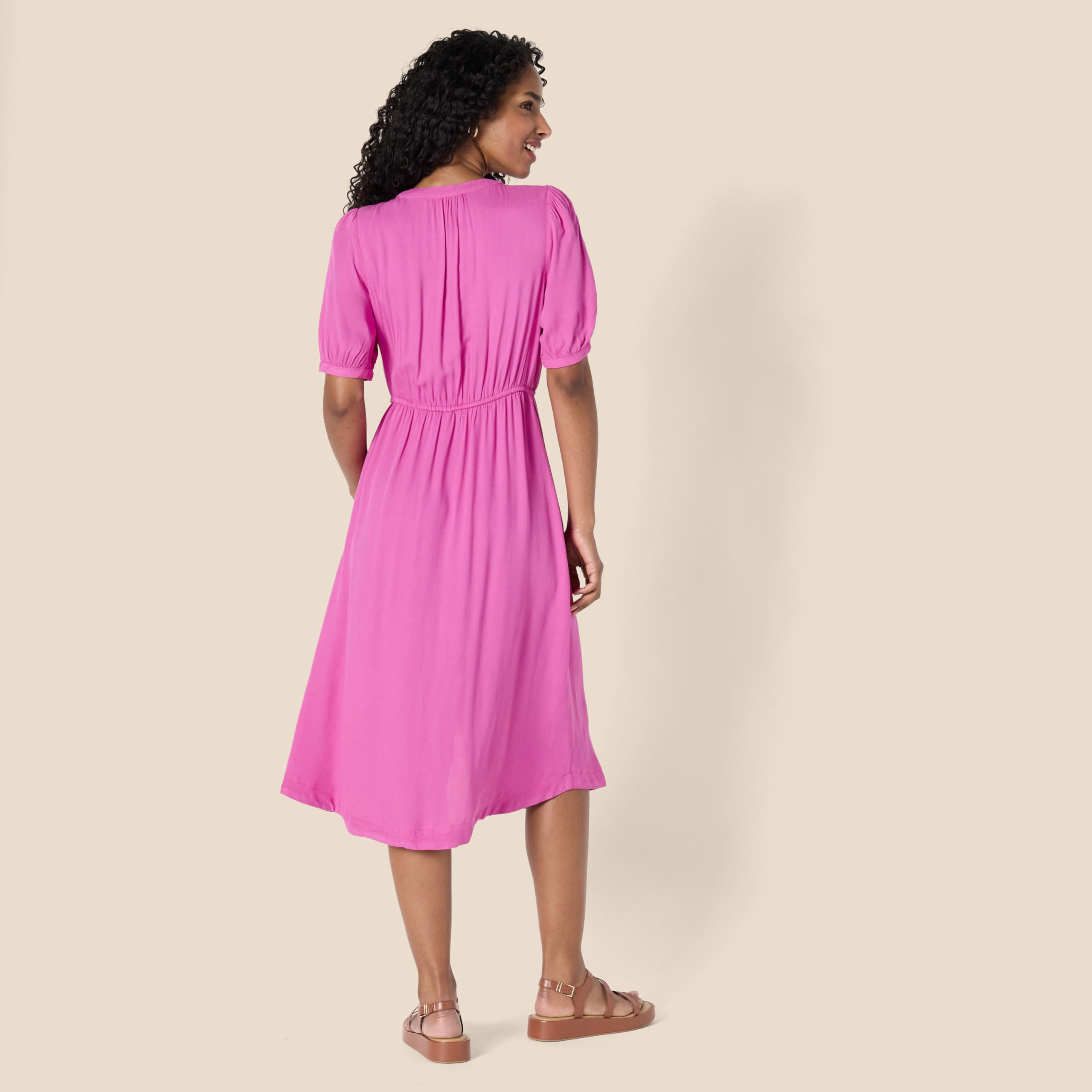 Vestido Krishna para Mulher – Corte A-Line Ajustado, Mangas Curtas e Saia Midi Evasê com Bolsos