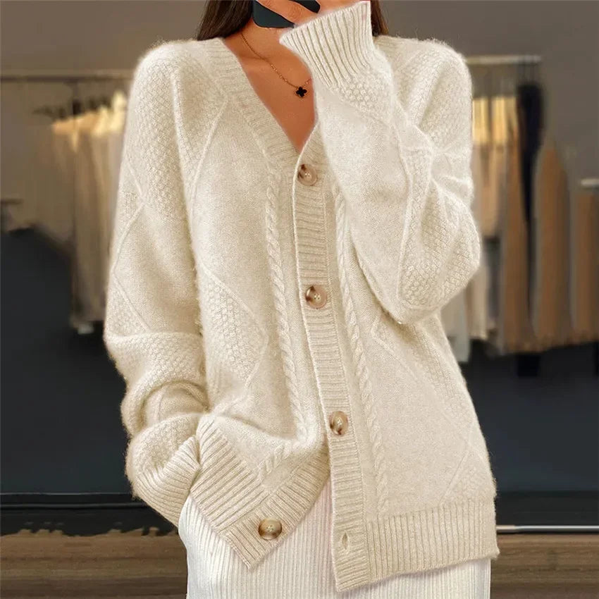 Lena damescardigan – Zachte kasjmier gilet met knopen en elegante lange mouwen