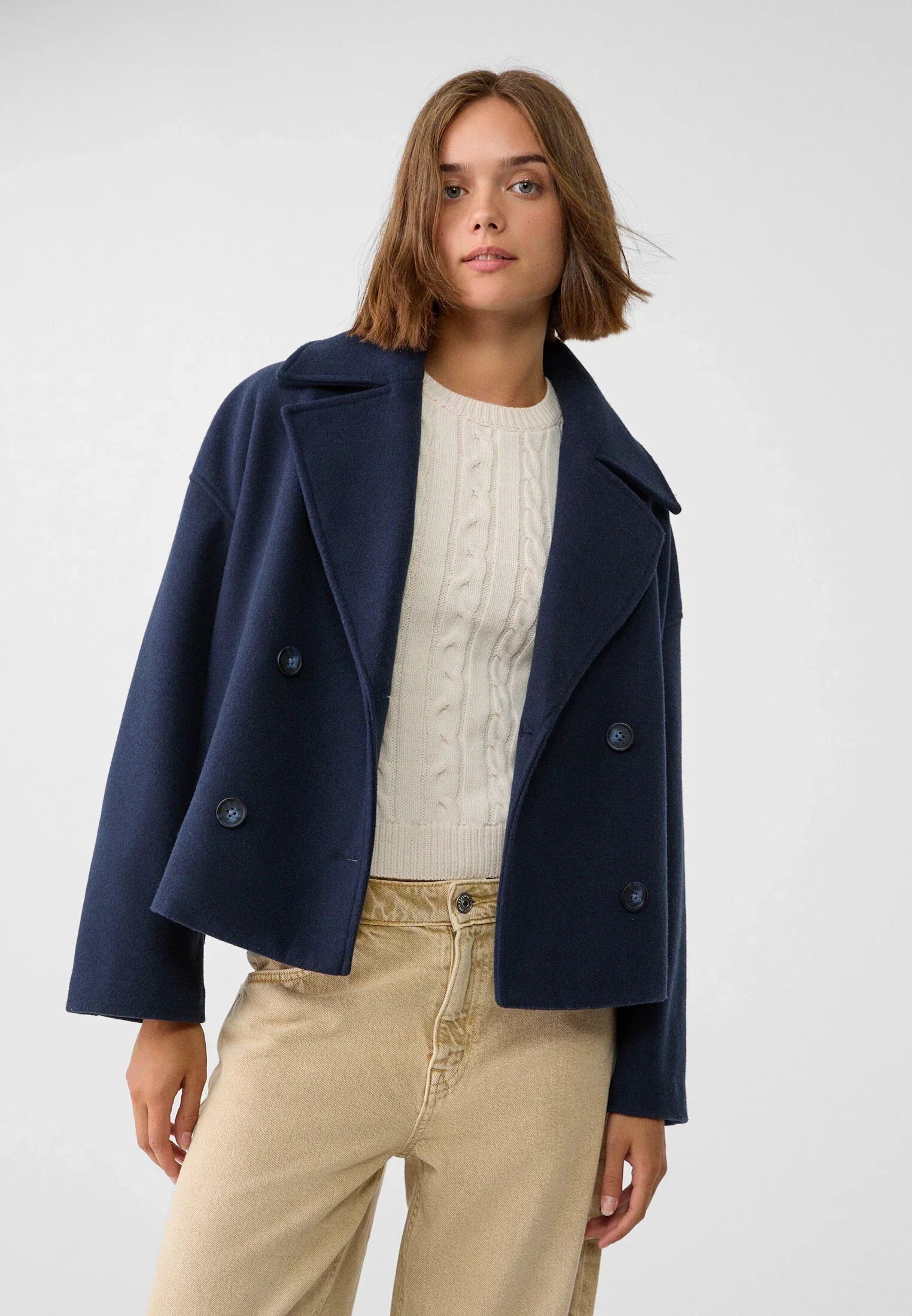 Olivia Femme Abrigo – Abrigo Corto Cruzado con Botones Elegantes y Estilo Moderno