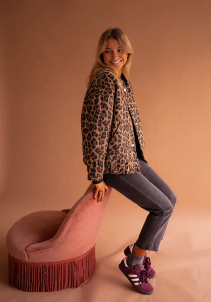 Valeria ženska jakna – elegantna leopard uzorka s životinjskim printom i udobnim krojem