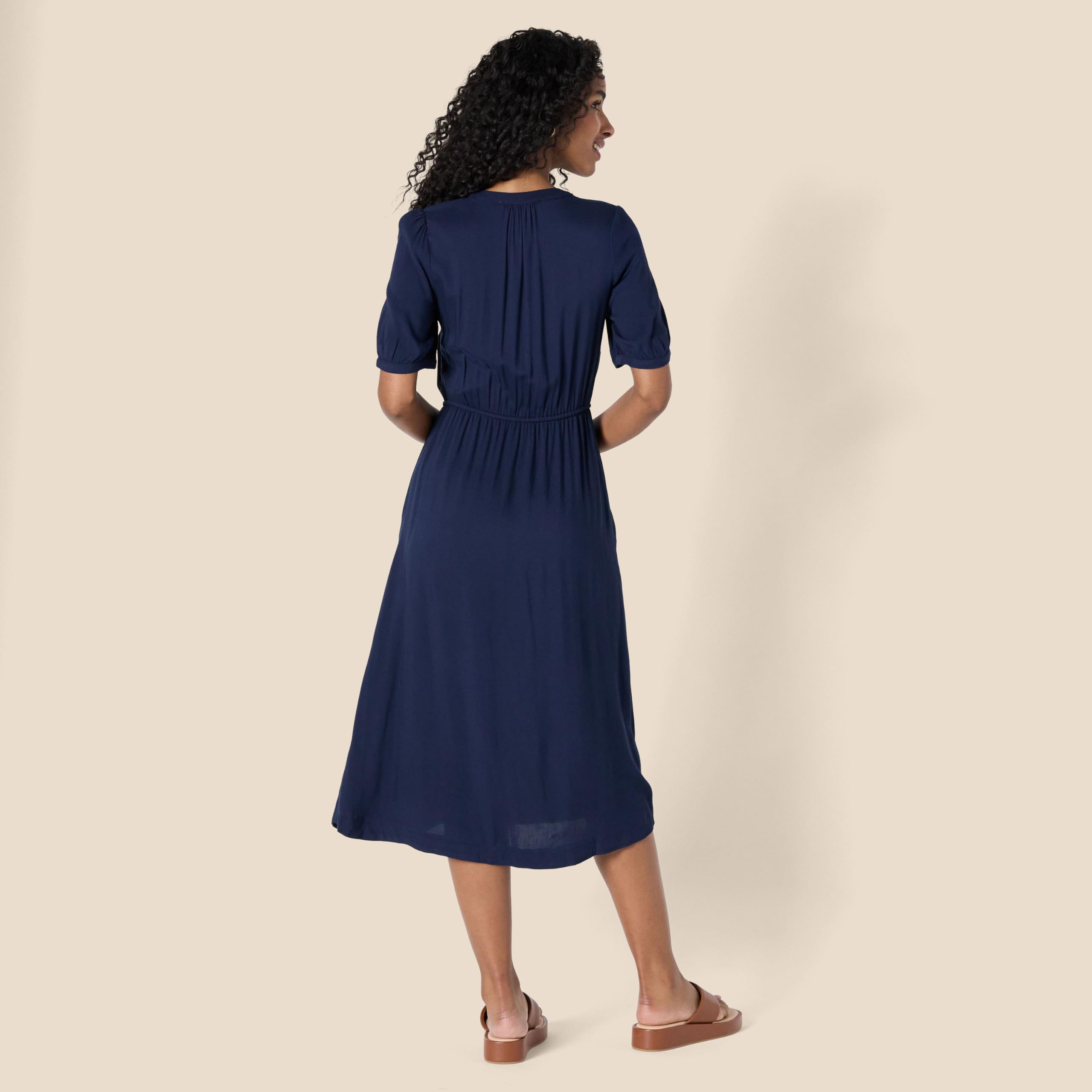 Vestido Krishna para Mulher – Corte A-Line Ajustado, Mangas Curtas e Saia Midi Evasê com Bolsos