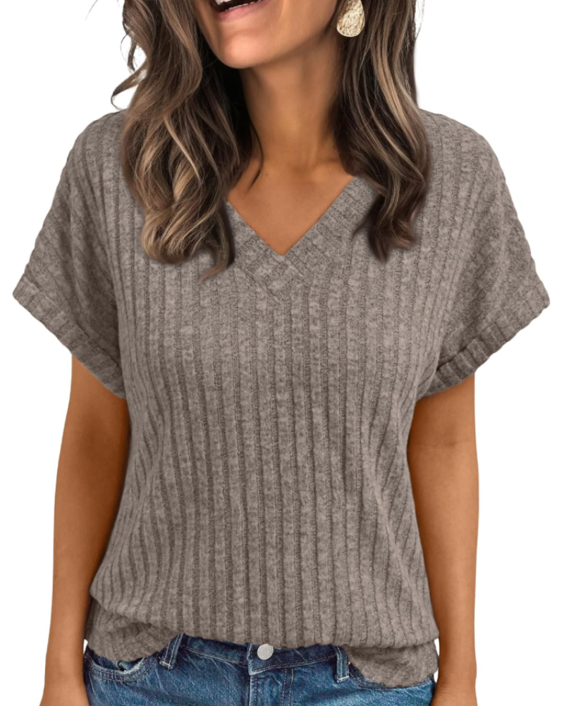 Orla Top Femme – Elegantní halenka s výstřihem do V a krátkými rukávy, volný střih casual chic