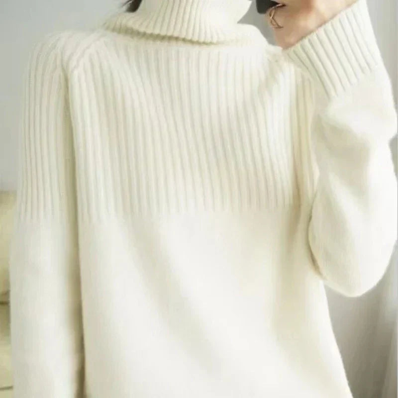 Luan Camisola de Gola Alta para Mulher – Malha Macia com Detalhes Canelados e Corte Moderno Relaxado