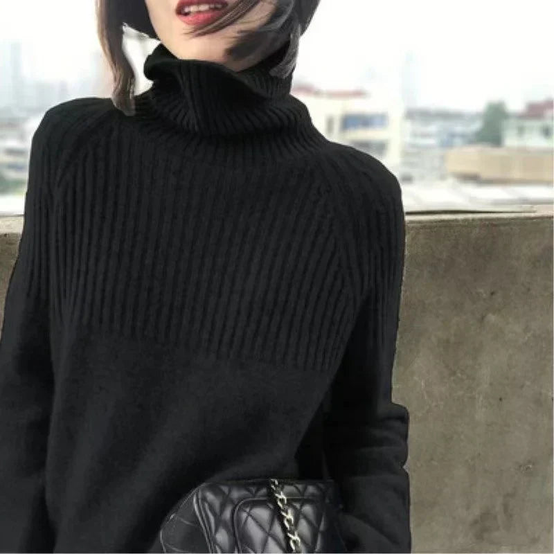 Luan Camisola de Gola Alta para Mulher – Malha Macia com Detalhes Canelados e Corte Moderno Relaxado