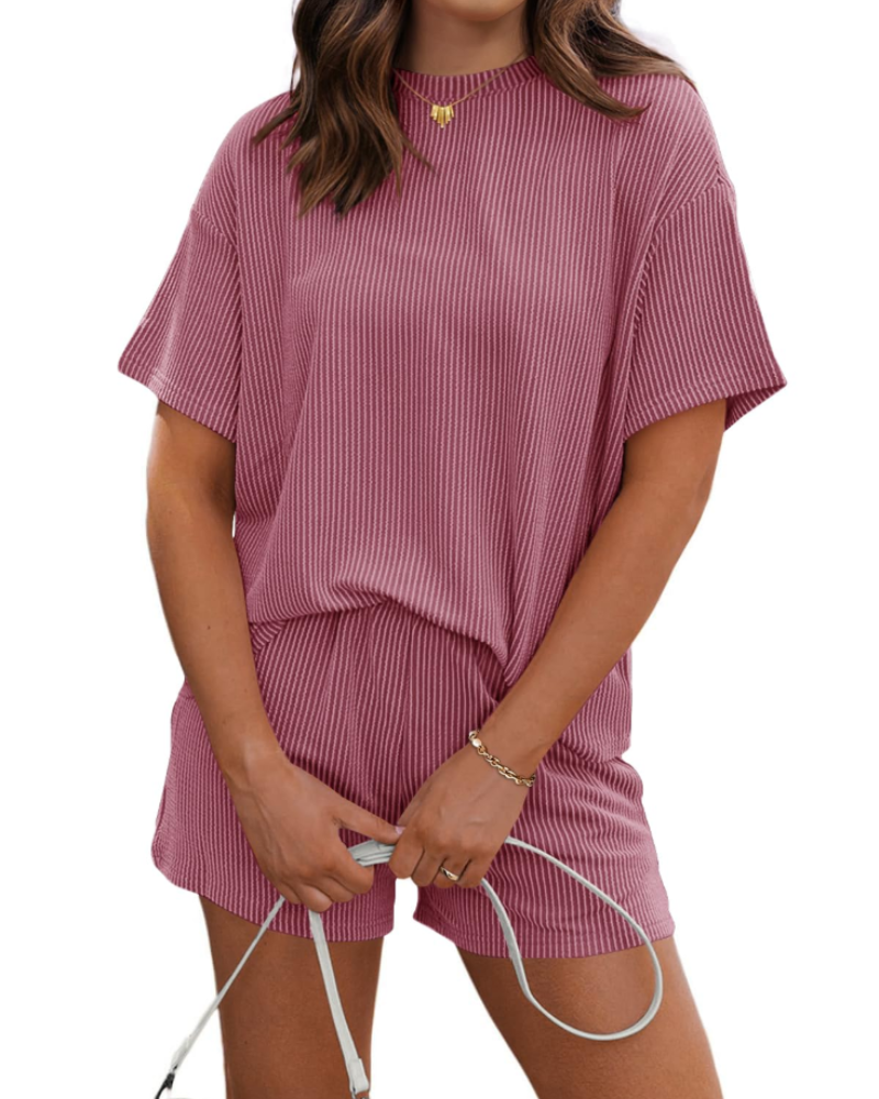 Conjunto Feminino Emily Lounge – T-shirt de Malha Canelada & Calção com Bolsos