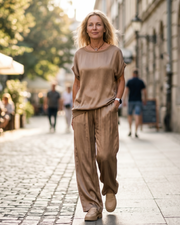 Completo Olivia Donna in Satin – Top Girocollo & Pantaloni Larghi con Vita Elastica