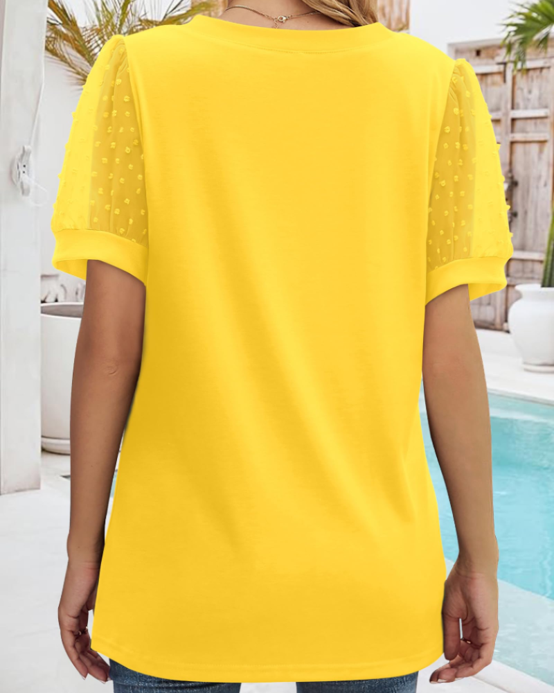 Florina Damenbluse mit Plumetis – Elegante Bluse mit V-Ausschnitt und Puffärmeln