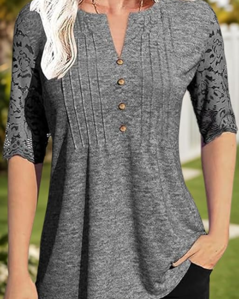 Olga Blouse Femme Été – Col V Boutonnée Dentelle & Plis Élégants