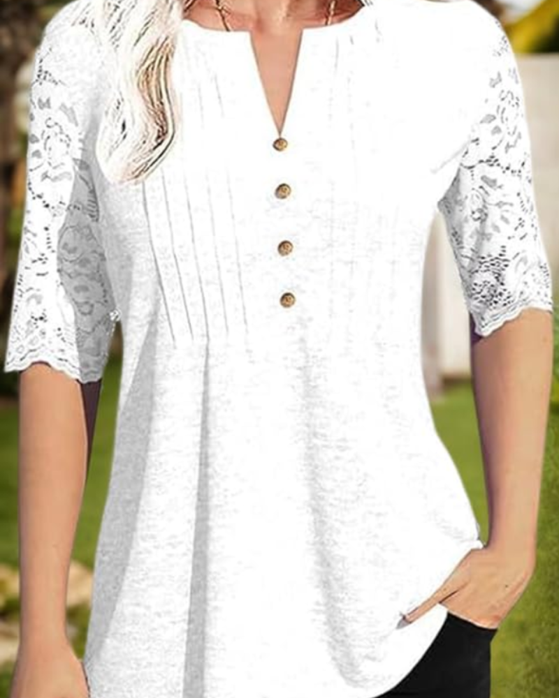 Olga Blouse Femme Été – Col V Boutonnée Dentelle & Plis Élégants
