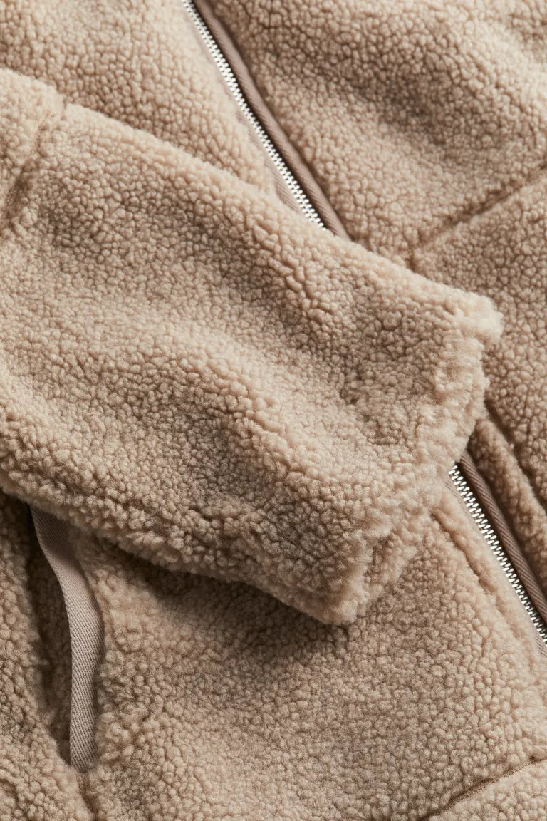 Fely női teddy kabát – Meleg, bő szabású kabát magas nyakkal és extra puha anyagból