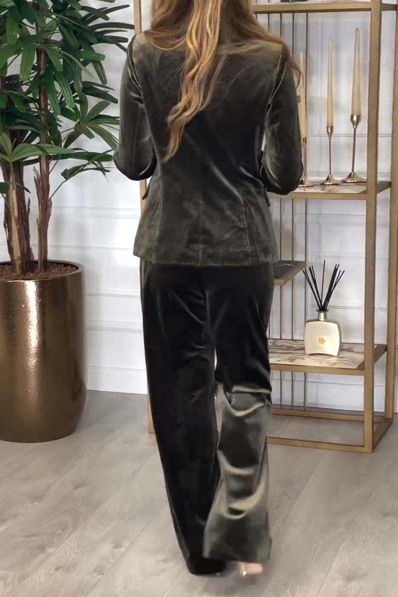 Lora Velvet Set Women – Luxury Two-Piece Suit with Soft Fabric and Versatile Design