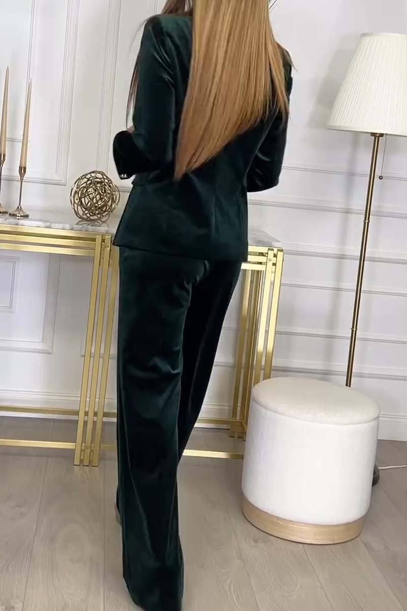 Lora Velvet Set Women – Luxury Two-Piece Suit with Soft Fabric and Versatile Design