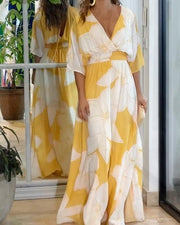 Damekjole Calypso – Elegant blomsterkjole med kontrastdetaljer og feminin pasform