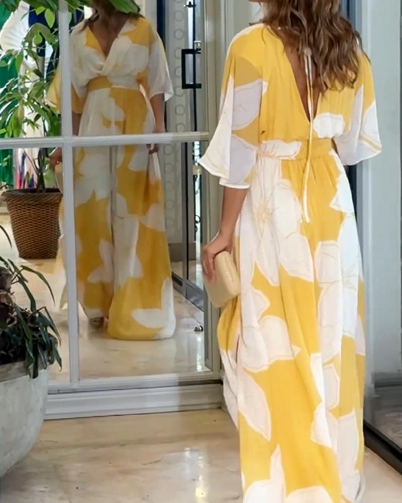 Damekjole Calypso – Elegant blomsterkjole med kontrastdetaljer og feminin pasform