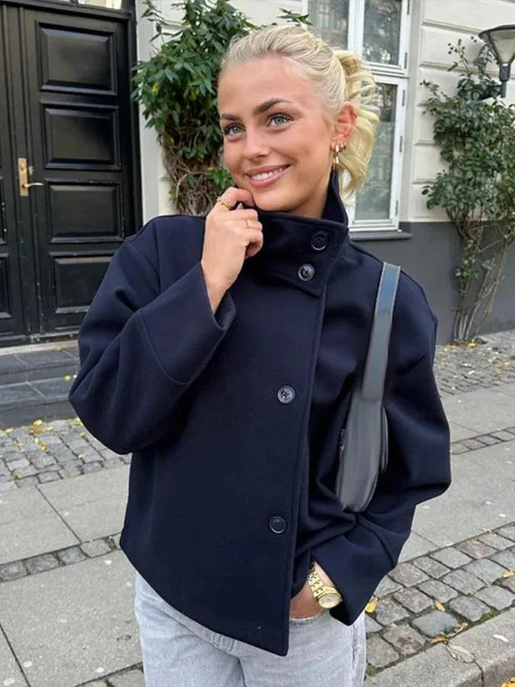 Julie Manteau Krótki Damski – Wysoki Kołnierz Elegancki, Miękki Materiał i Nowoczesny Styl
